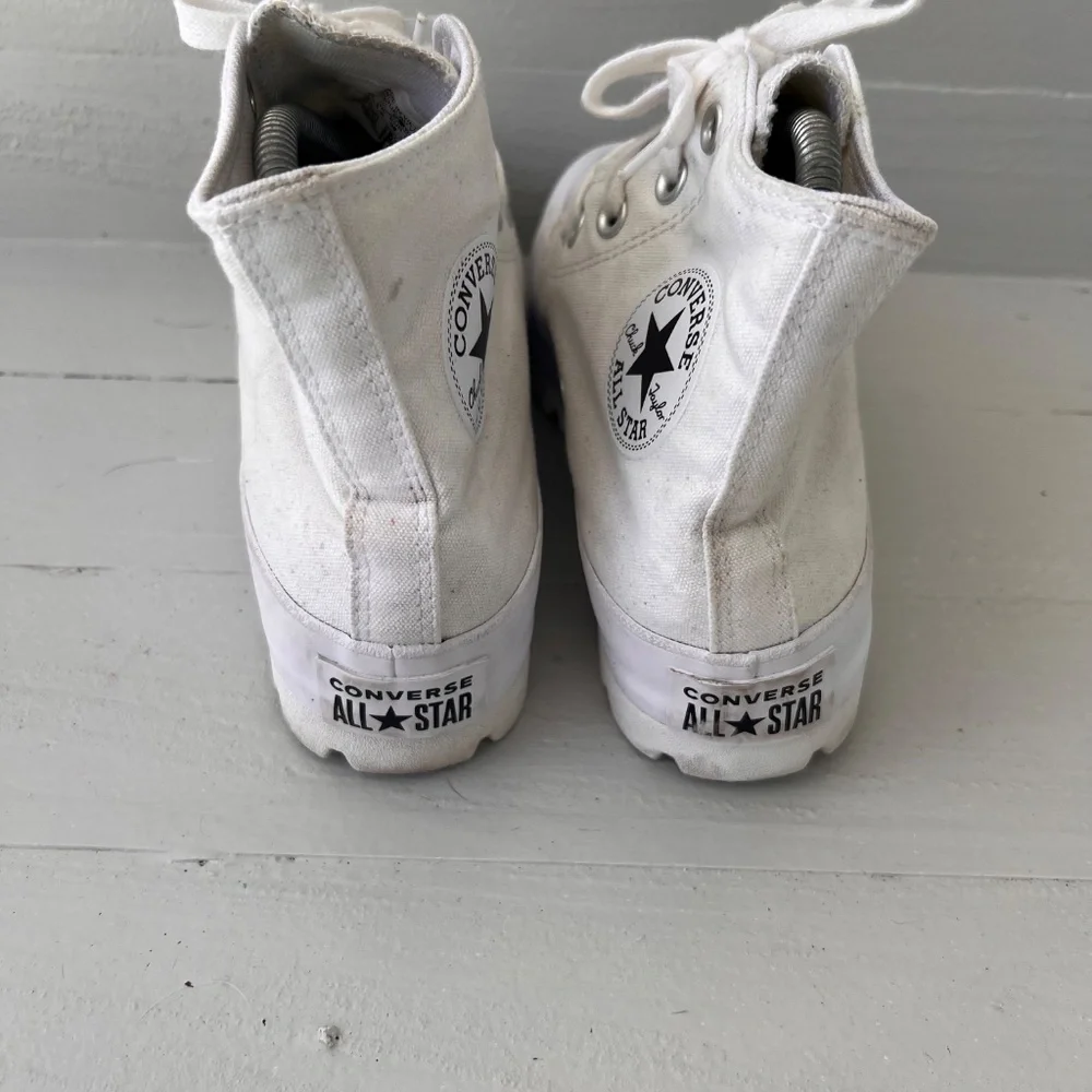 Converse Chuck Taylor All Star Shoes Women's 7.5 White Lugged High Top 565902C